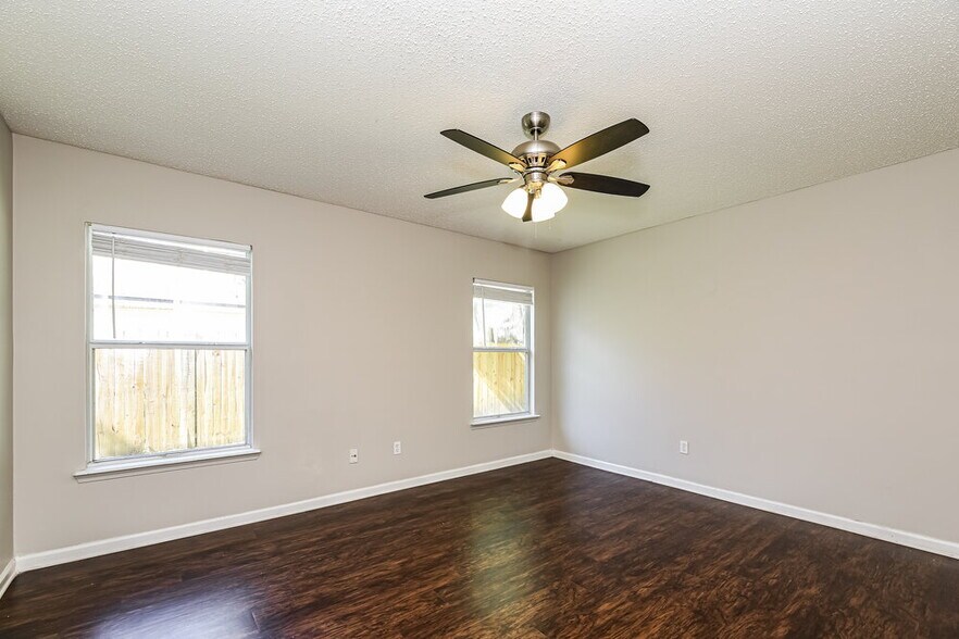Building Photo - 14036 Crestwick Dr W