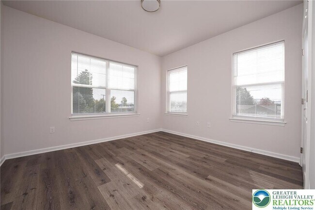 Building Photo - 1210 Eaton Ave