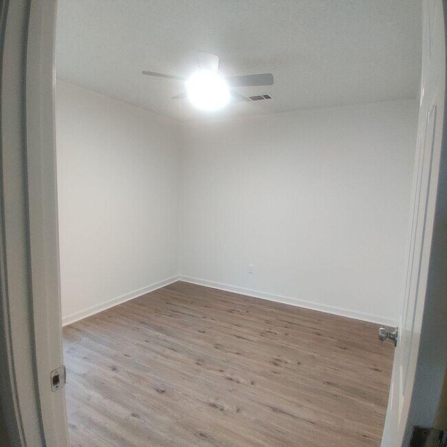Building Photo - 7743 Meadow Vale Dr