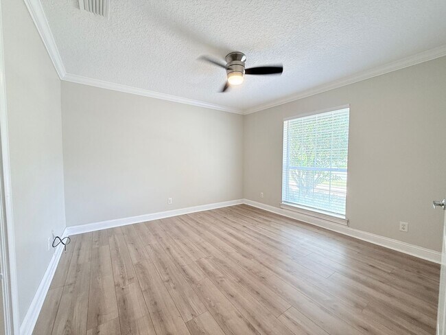 Building Photo - 5511 La Moya Ave