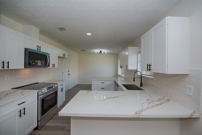 Building Photo - 309 E X St