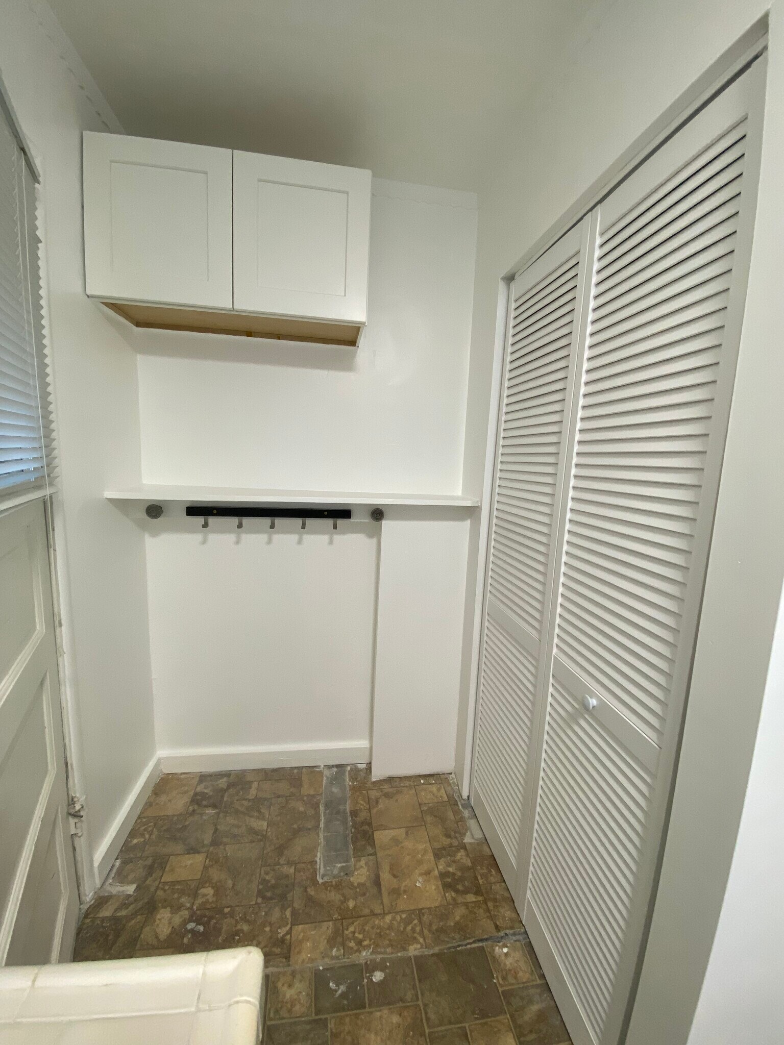 Washer/Coat Check - 815 19th St