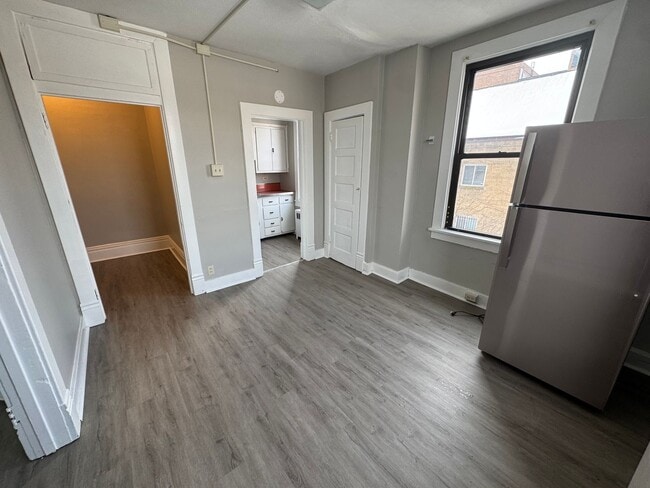 Building Photo - 810 Amity St