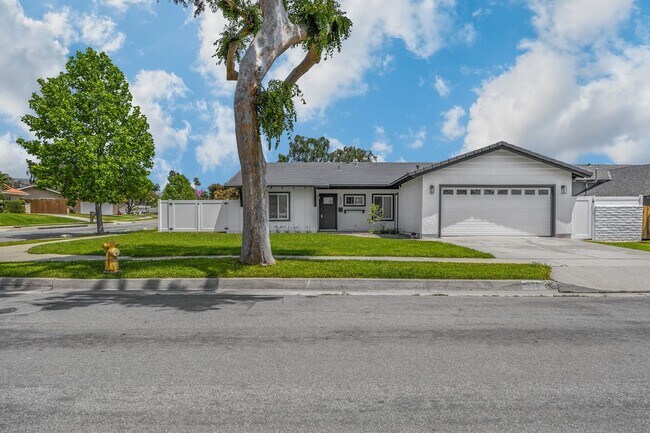 Building Photo - Charming La Habra Corner Lot Home.  4 Bedrooms & 2 Bath
