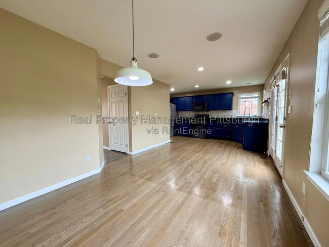Building Photo - 11 Morningtide Ct