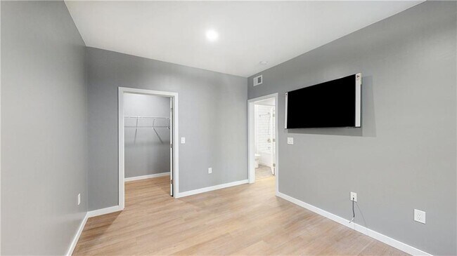 Building Photo - 1000 Providence Pl