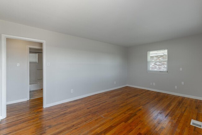 Building Photo - 1605 Foust St