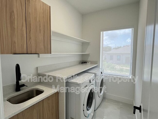 Building Photo - 6201 Chorus Dr