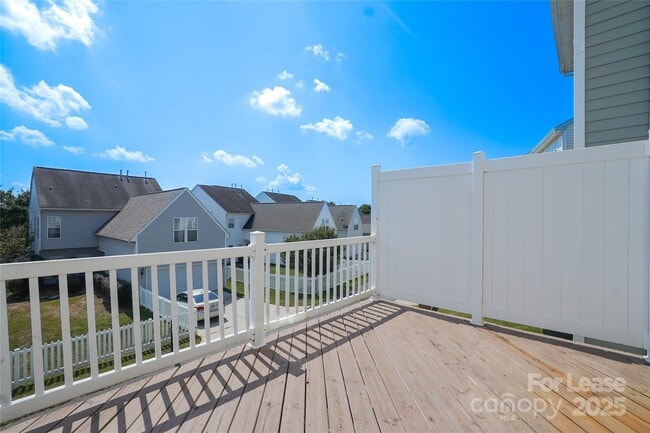 Building Photo - 15658 King Louis Ct