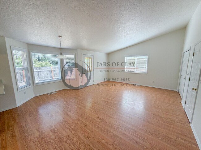 Building Photo - Beautiful Well Cared for West Salem Home