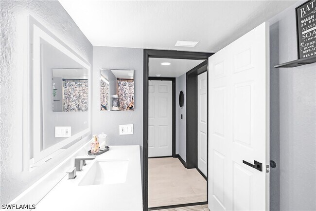 Building Photo - 8274 Key Royal Cir