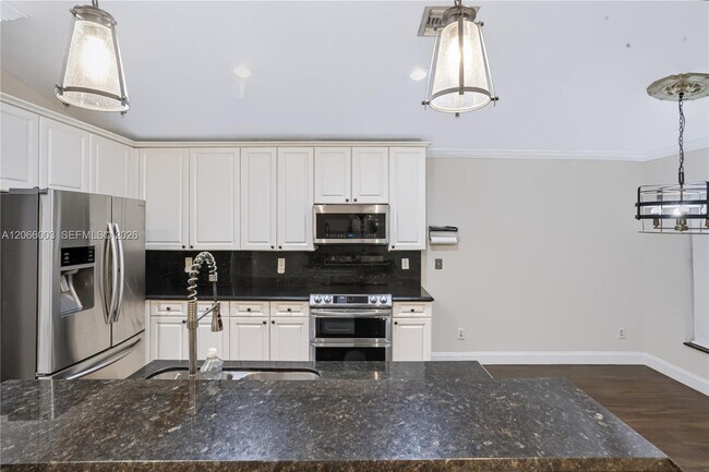 Building Photo - 4927 Lombard Pass Dr