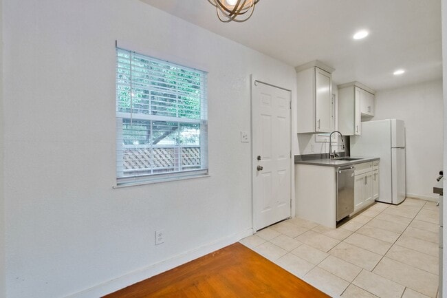 Building Photo - I Street