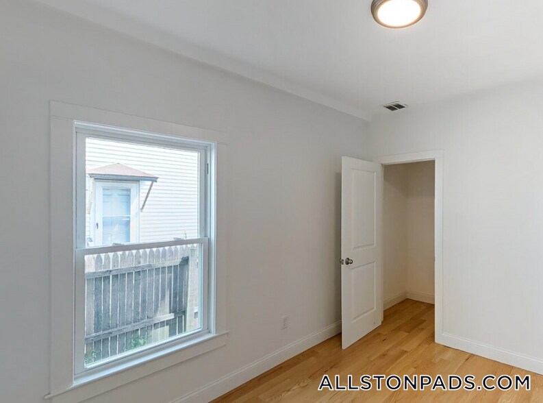 Building Photo - 42 Hano St