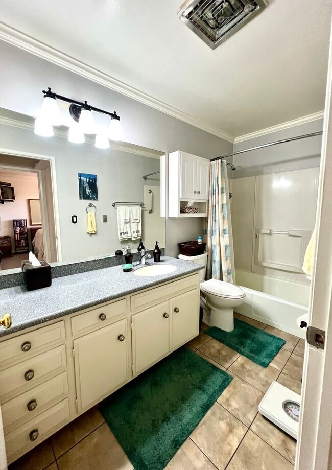 Building Photo - Fully Furnished 1-Bedroom Loft – Sierra Ma...