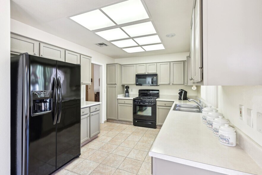Building Photo - 3013 Sungold Dr