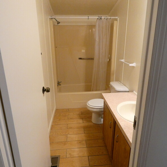 Second Bathroom - 1808 McIver