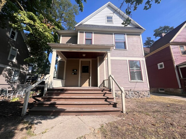 Building Photo - 857 Fairmount St SE