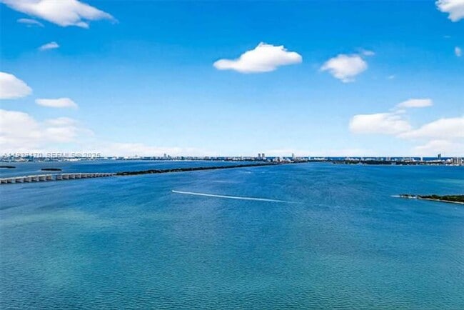 Building Photo - 700 NE 24th St