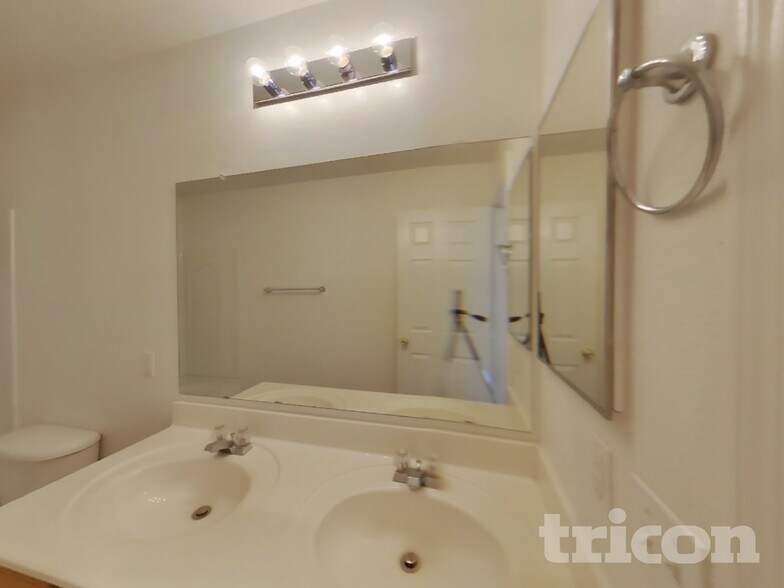 Building Photo - 5871 E Everhart Ln