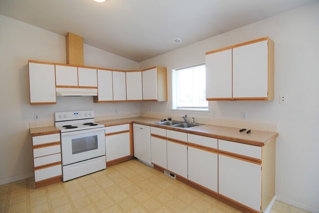 Building Photo - 1386 Brown St