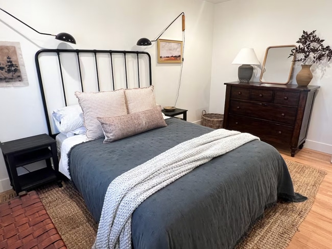 Building Photo - 902 Harold Ln