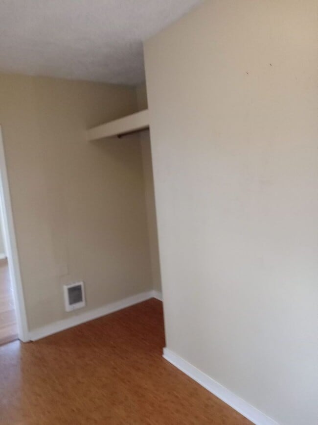 Building Photo - 957 SE Stephens St