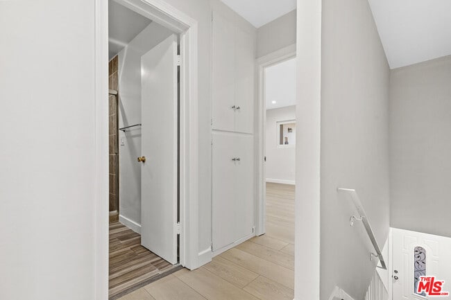 Building Photo - 330 E Dryden St