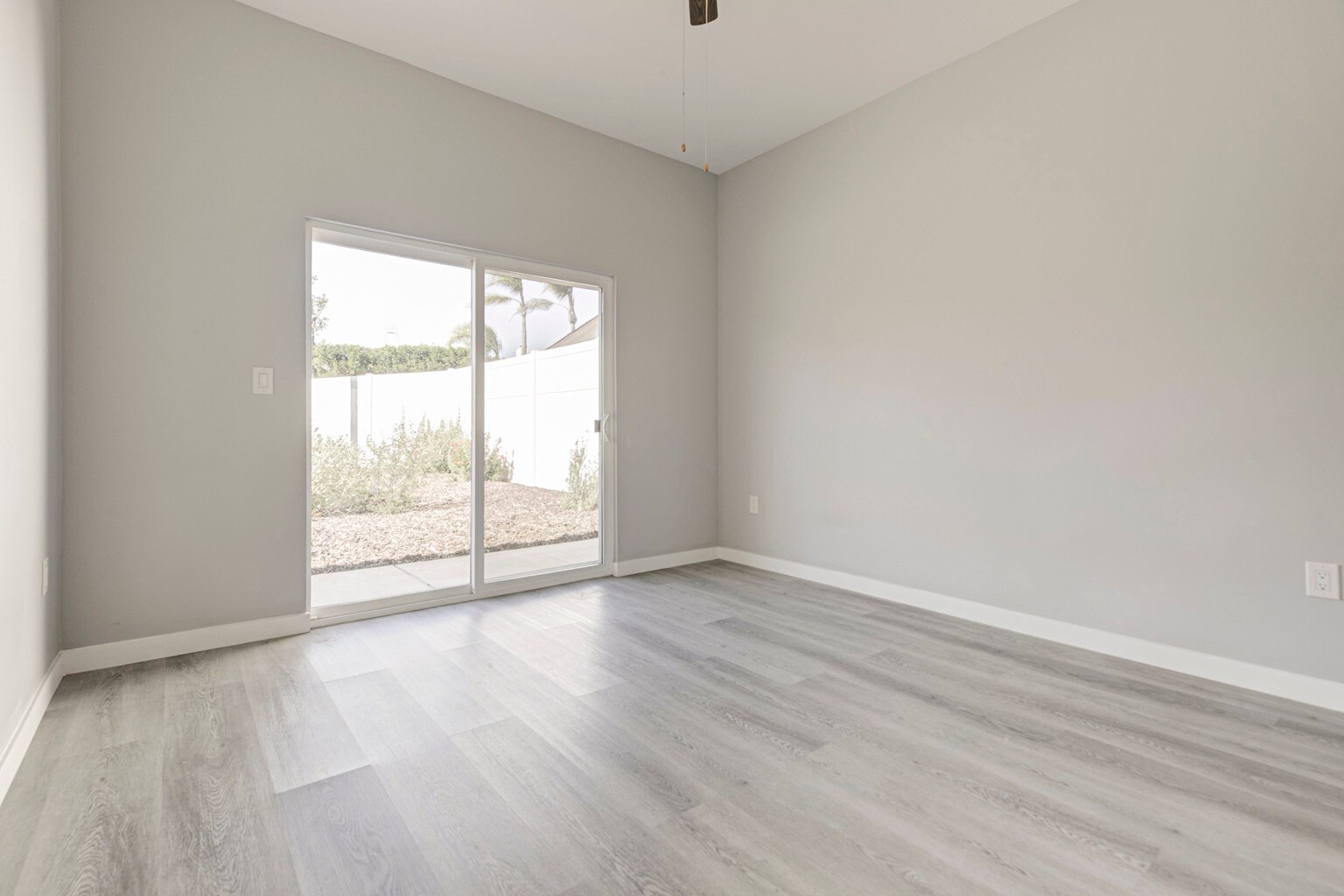 Building Photo - 10499 Yolanda Ave