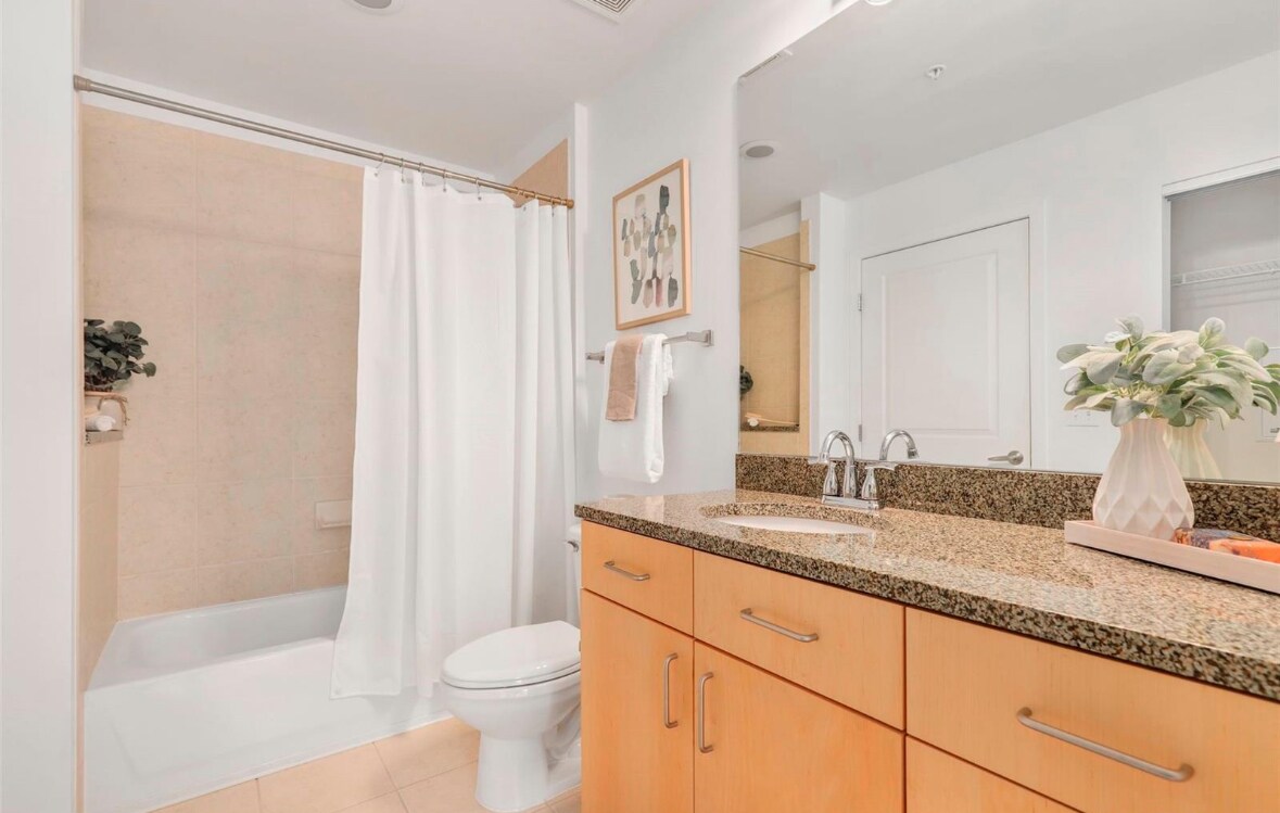 Building Photo - 1700 Bassett St