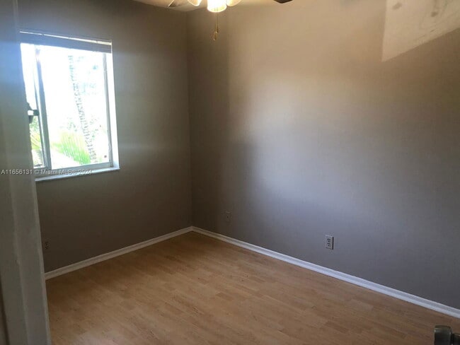 Building Photo - 506 Gardens Dr