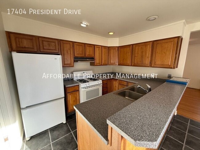 Building Photo - 17404 President Dr