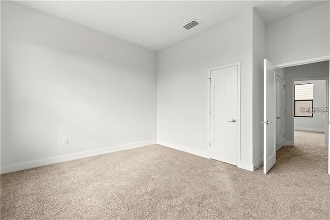 Building Photo - 4810 W McElroy Ave