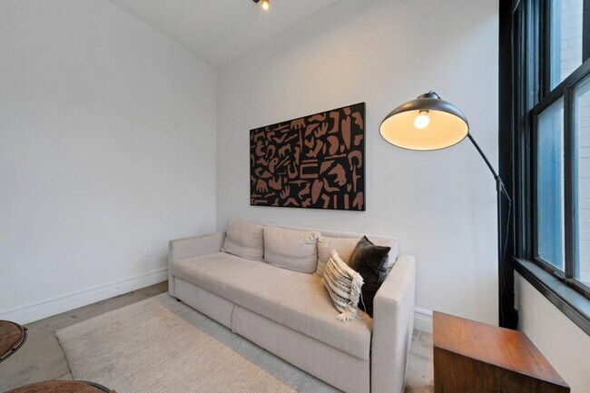 Building Photo - 505 E Travis St