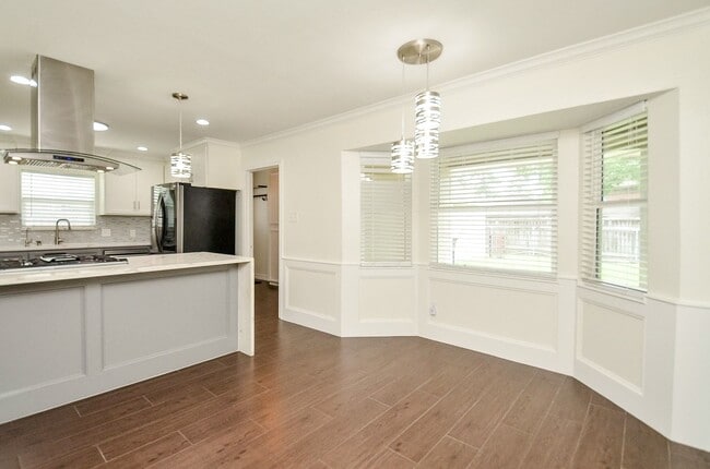 Building Photo - 15614 Dawnbrook Dr