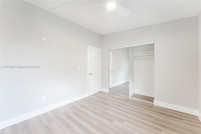 Building Photo - 1560 NE 42nd St