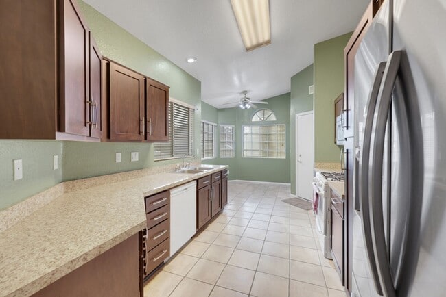 Building Photo - Single Story with a pool