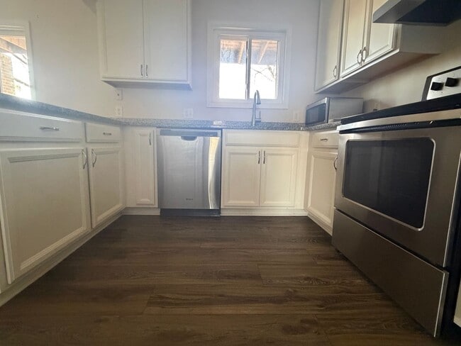 Building Photo - 114 Harvest Dr