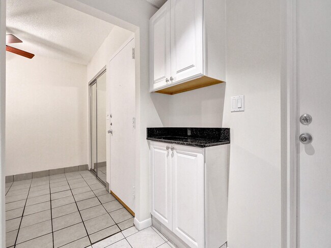 Building Photo - 3115 Oakland Shores Dr