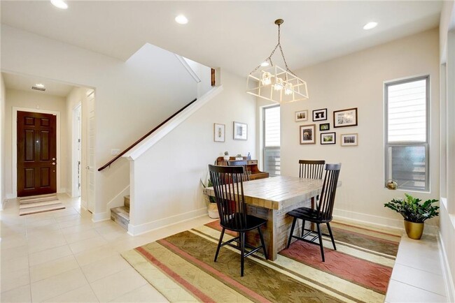 Building Photo - 1508 Arcilla St