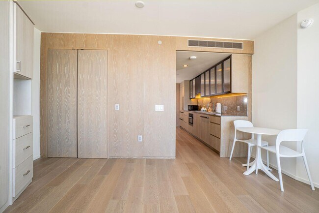 Building Photo - Koula #1905