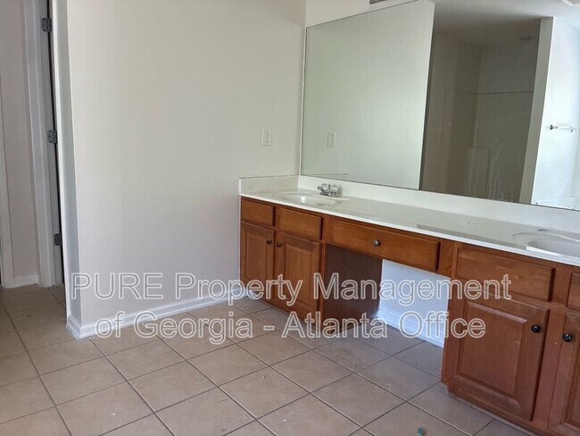 Building Photo - 1424 Saphire Dr