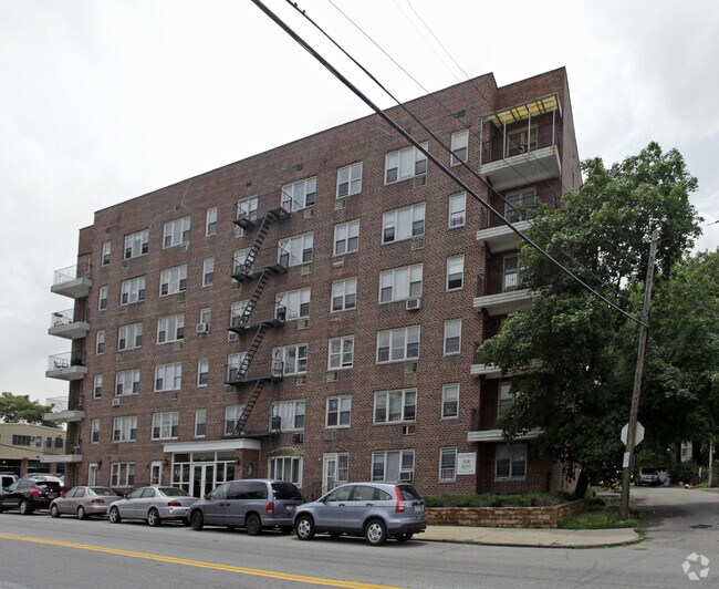 Building Photo - 673 Mclean Ave