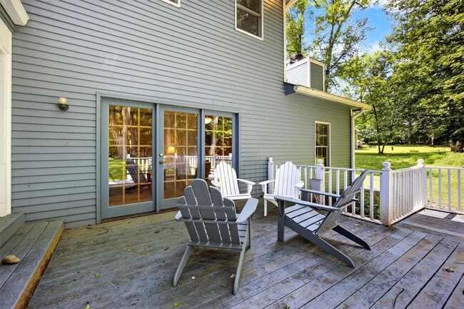 Building Photo - 92 Brook Hollow Dr