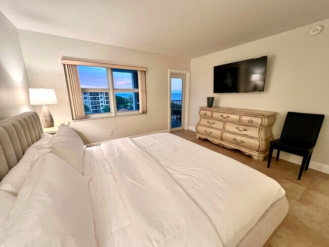 Building Photo - 2871 N Ocean Blvd