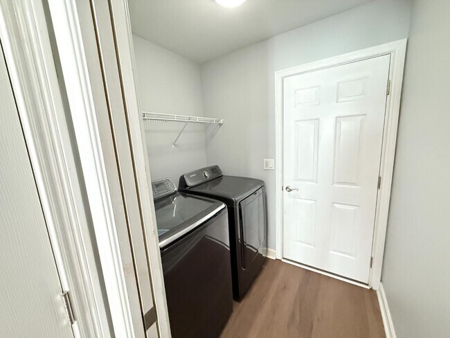 Building Photo - 6313 Sky Crest Ct
