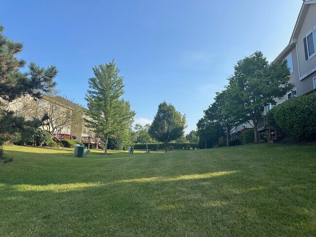 Building Photo - 1863 Indian Hill Ln