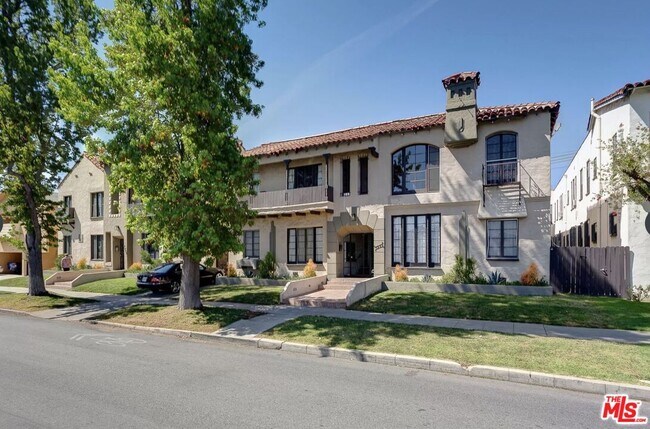 Building Photo - 7229 Willoughby Ave
