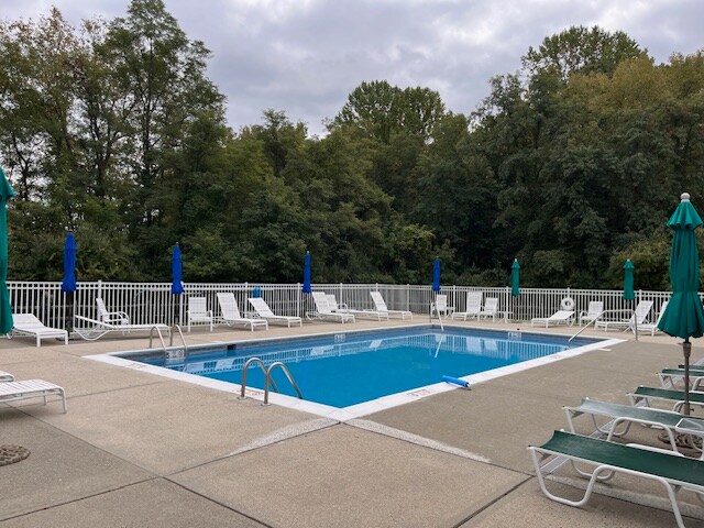 Building Photo - 2002 Larson Dr