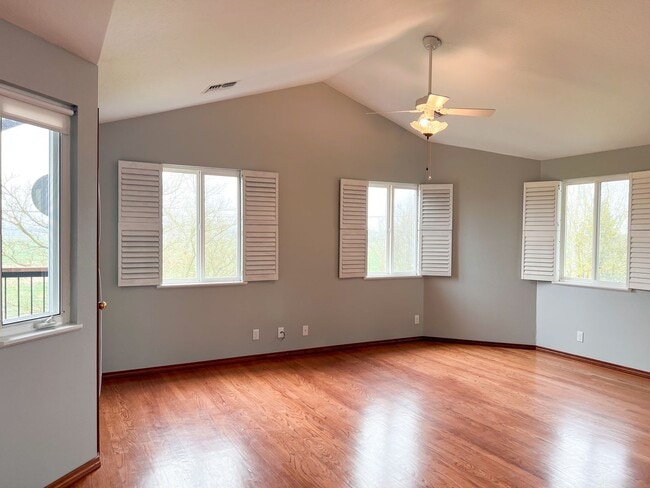 Building Photo - 4BD/2BA SUBURBAN HOME IN COBURG